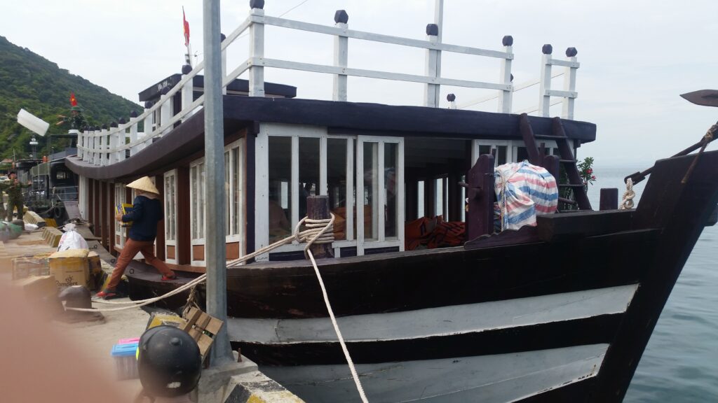 Ferry public de Hoi An à l'île de Cham