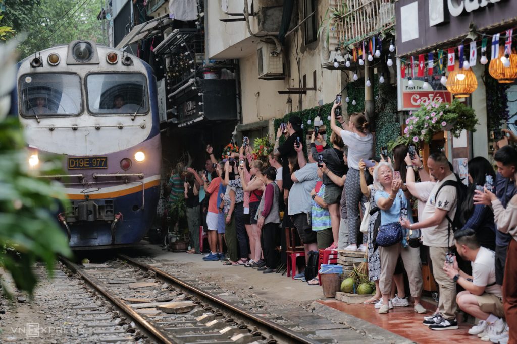 La rue du train de Hanoi : expérience unique à mettre sur votre liste de choses à faire en Asie du Sud-Est