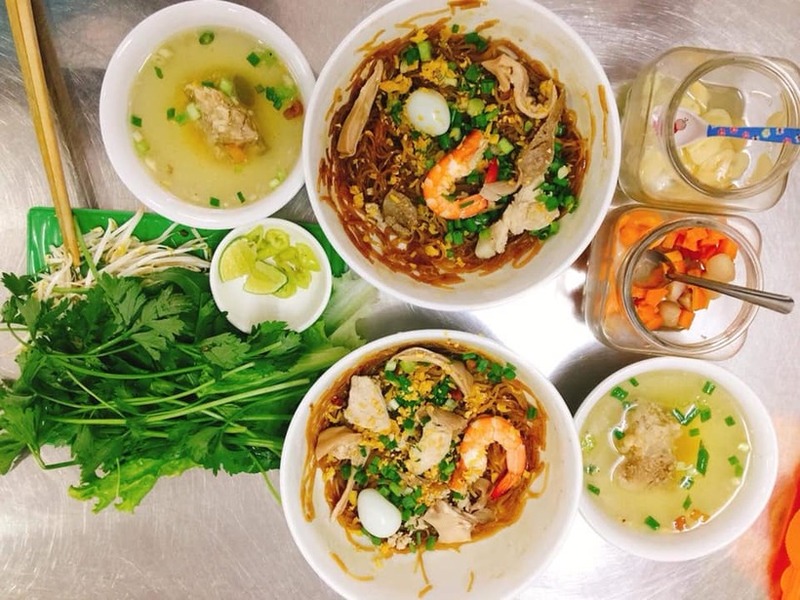 Hu tieu, soupe vietnamienne de nouilles au porc cuite, un must pour un voyage dans le Sud Vietnam