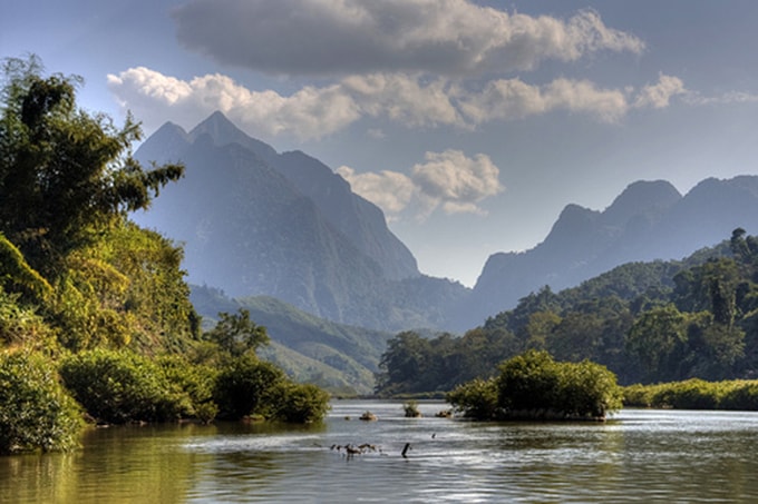 COMMENT ALLER DU VIETNAM AU LAOS EN BUS ET EN BATEAU? Le trajet entre Dien Bien Phu et Luang Prabang en bus et en bateau
