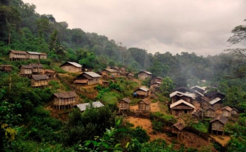 COMMENT ALLER DU VIETNAM AU LAOS EN BUS ET EN BATEAU? Le trajet entre Dien Bien Phu et Luang Prabang en bus et en bateau