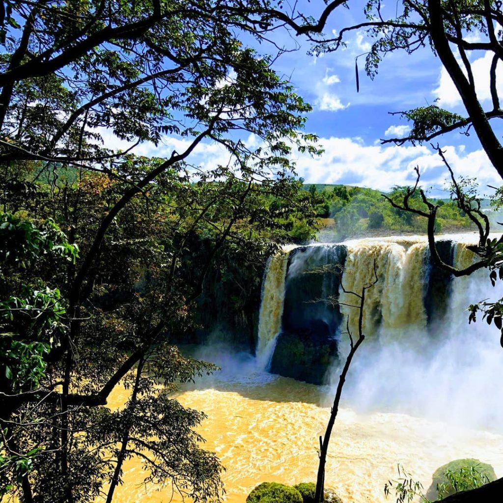 Cascade de Bao Dai, une des cascades les plus hautes, les plus grandes et les plus pittoresques de la province de Lam Dong