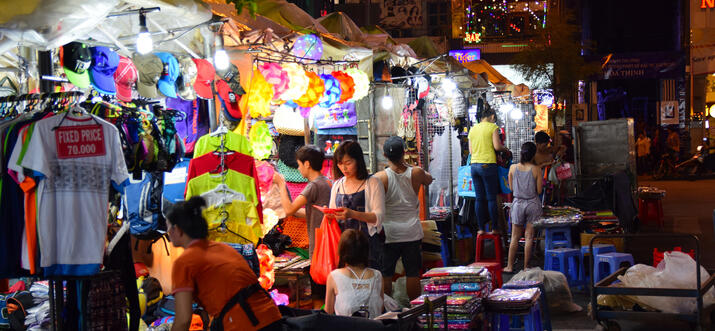 Marché nocturne du week-end de Hanoï, guide de voyage