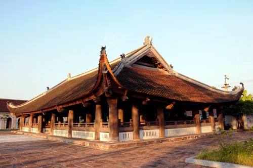 La maison communale , un symbole de la culture, de l’esprit et de la religion du peuple vietnamien