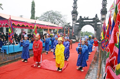 La maison communale , un symbole de la culture, de l’esprit et de la religion du peuple vietnamien