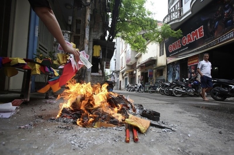 Pourquoi les Vietnamiens brûlent du papier votif ?