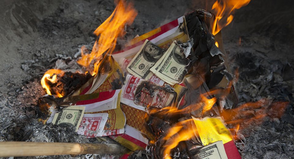 Pourquoi les Vietnamiens brûlent du papier votif ?