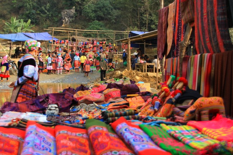 marché de Muong Hum