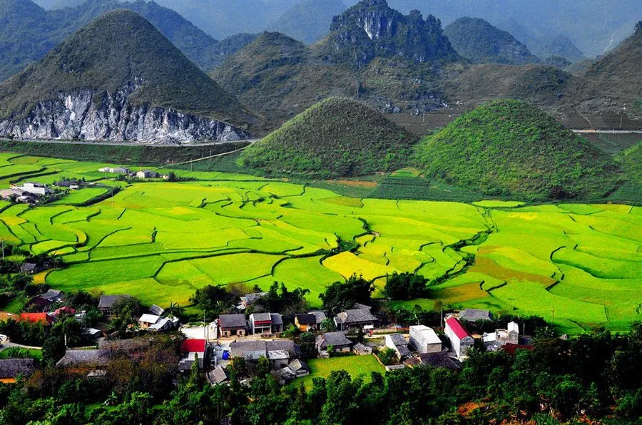 Itinéraire Boucle Ha Giang en 4 jours pour voir tous meilleurs sites touristiques de la région de Ha Giang La montagne jumelle de Quan Ba
