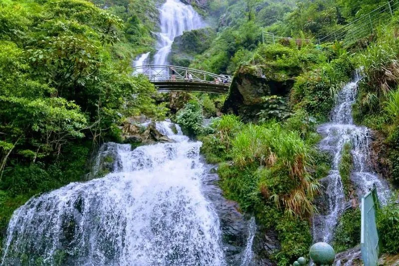 LA CASCADE D'ARGENT DE SAPA (THAC BAC) - LE "VIOLON" DE LA RÉGION DU NORD-OUEST
