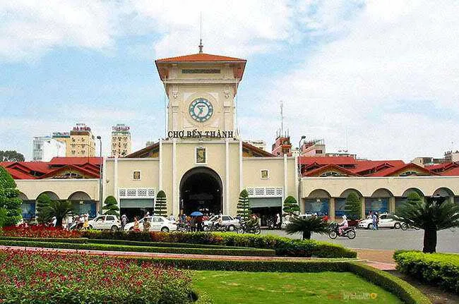 Les bâtiments coloniaux français les plus remarquables de Saigon qui méritent votre visite Marché de Ben Thanh Les bâtiments coloniaux français les plus remarquables de Saigon qui méritent votre visite