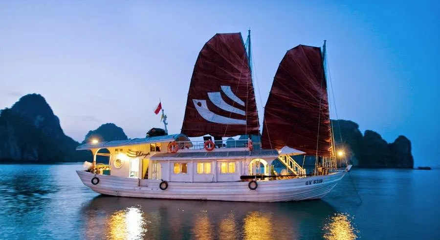 Meilleures croisières de la baie d'Halong pour les familles et les enfants Bhaya Legend Meilleures croisières de la baie d'Halong pour les familles et les enfants