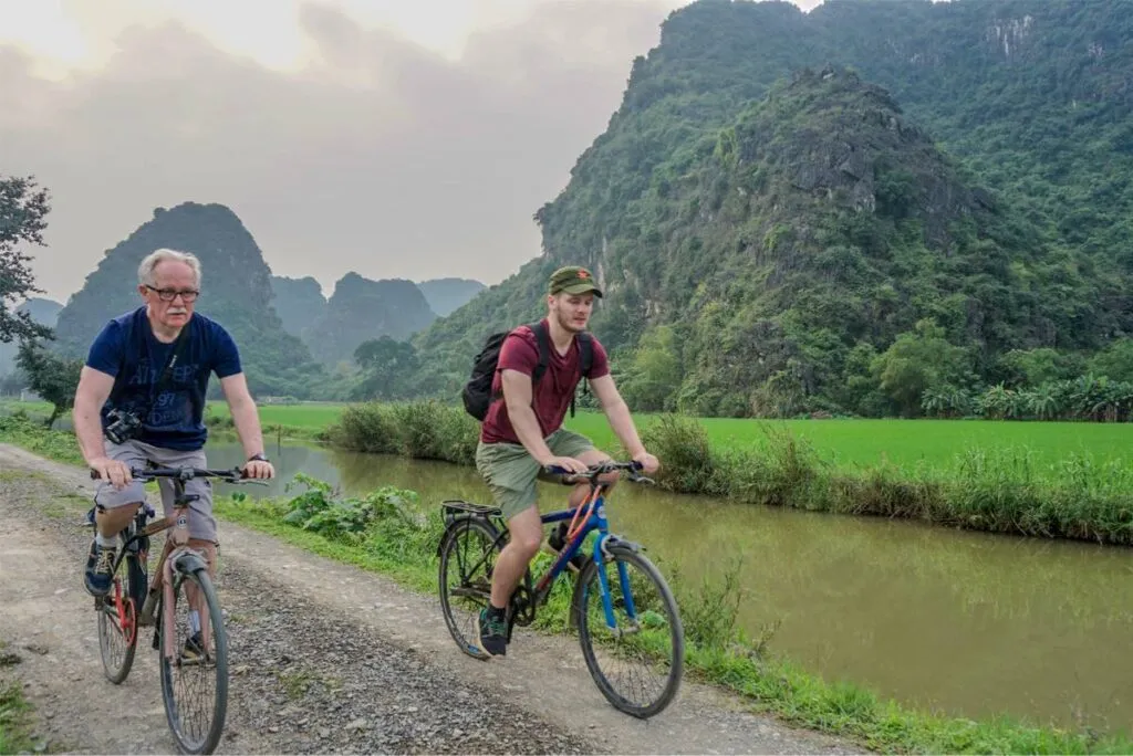 Visite de Ninh Binh en vélo : Excursion à vélo sans guide à Tam Coc, Hoa Lu et au-delà