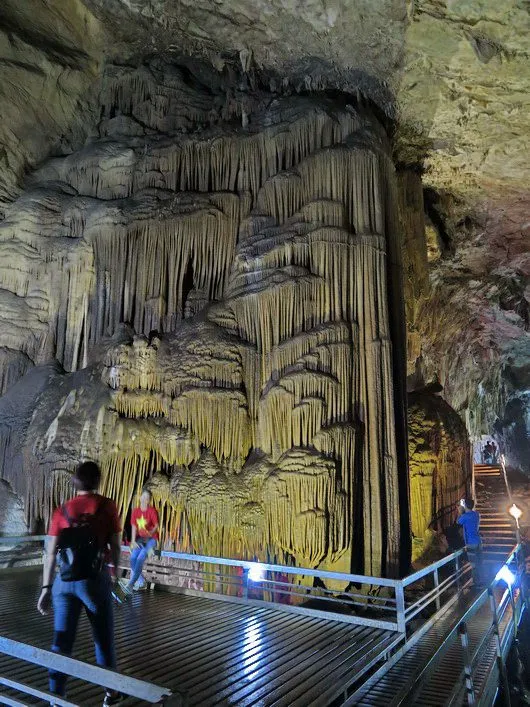 grotte de Nguom Ngao grotte de Nguom Ngao