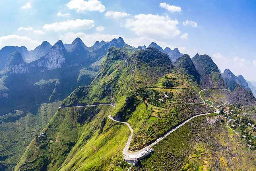La plus grande aventure du Nord Vietnam Trekking à Sapa et boucle en moto à Ha Giang 6 jours avec guide francophone à partir de 335 $ La plus grande aventure du Nord Vietnam Trekking à Sapa et boucle en moto à Ha Giang 6 jours avec guide francophone à partir de 335 $