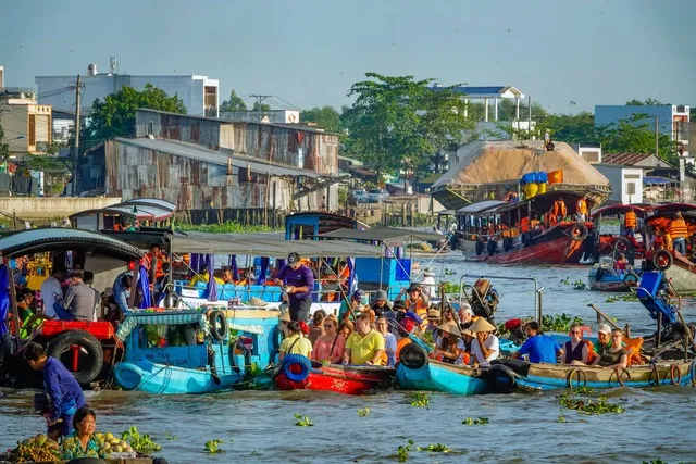 marchés flottants bien connus sur le delta du Mekong Vietnam marchés flottants de Cai Be et de Cai Rang
