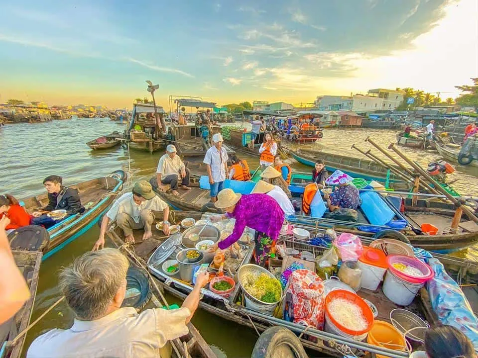 marchés flottants bien connus sur le delta du Mekong Vietnam marchés flottants de Cai Be et de Cai Rang