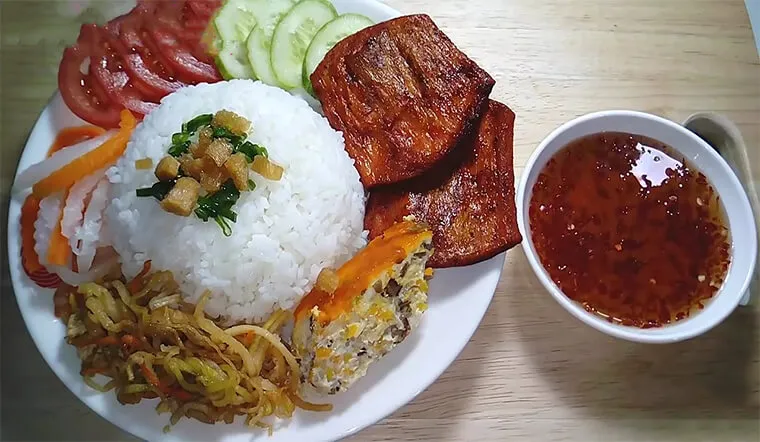 Les petits déjeuners les plus courants et les plus délicieux au Viêt Nam - Que les Vietnamiens mangent au petit-déjeuner ? Cơm tấm