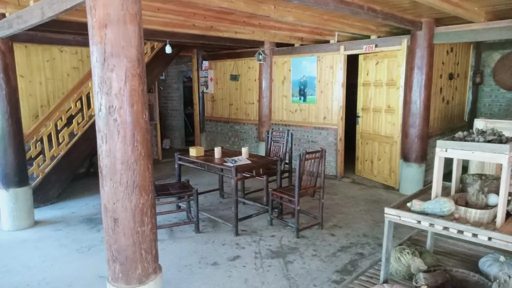 Logement chez l'habitant dans une maison des Hmong Noir au fond de la vallee Muong Hoa