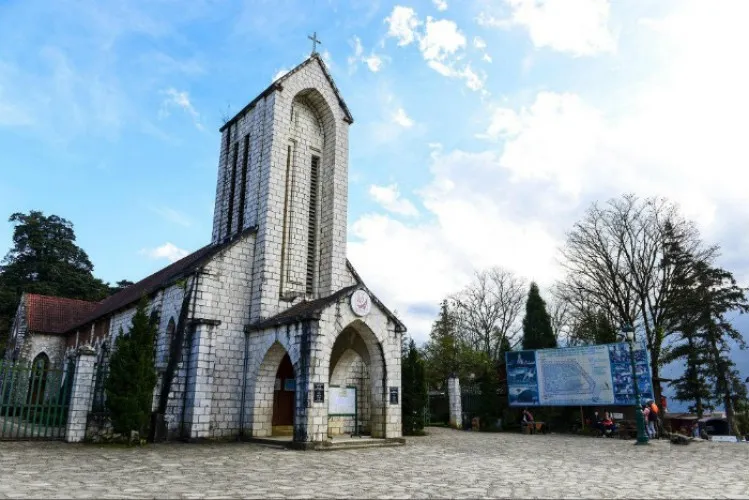 Guide de voyage : église de pierre de Sapa Guide de voyage : église de pierre de Sapa