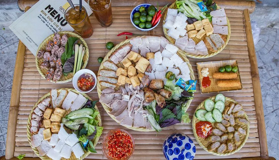Les différences entre la cuisine vietnamienne du Nord et celle du Sud Ingrédients du Bun dau mam tom