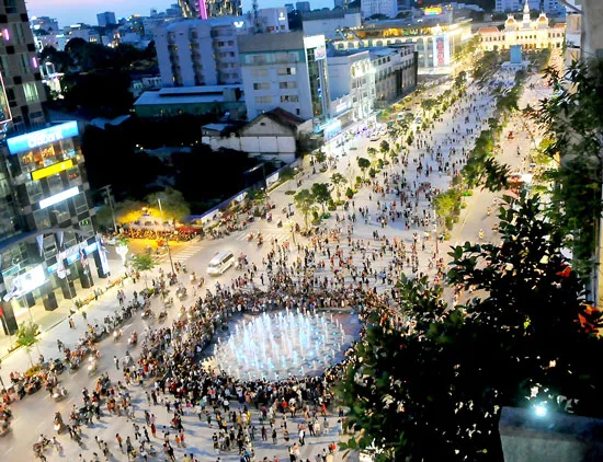 La rue Nguyen Hue, idéale place pour Découvrir les charmes de Ho Chi Minh Ville La rue Nguyen Hue, idéale place pour Découvrir les charmes de Ho Chi Minh Ville