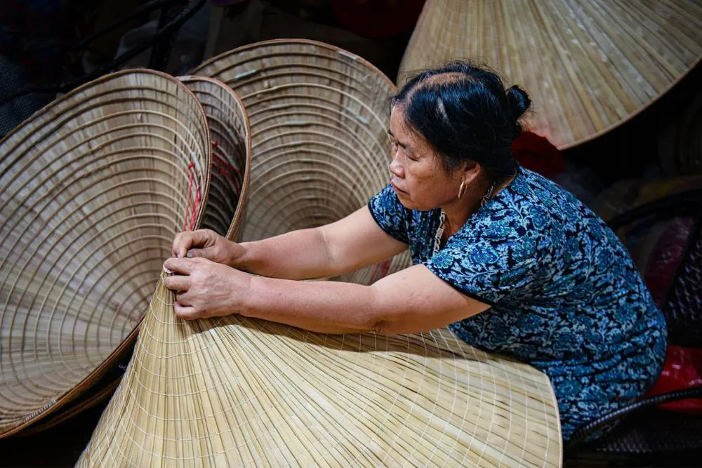 Village des chapeaux coniques Chương